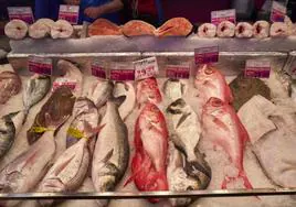 La OCU da cinco trucos a la hora de comprar pescado para evitar enfermedades: así puedes saber si es fresco