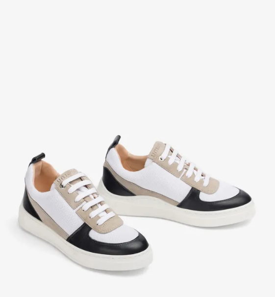 A veces solo necesitamos unas zapatillas cómodas para usar todos los días. en Unisa está este modelo unisex y de piel. 49 euros.