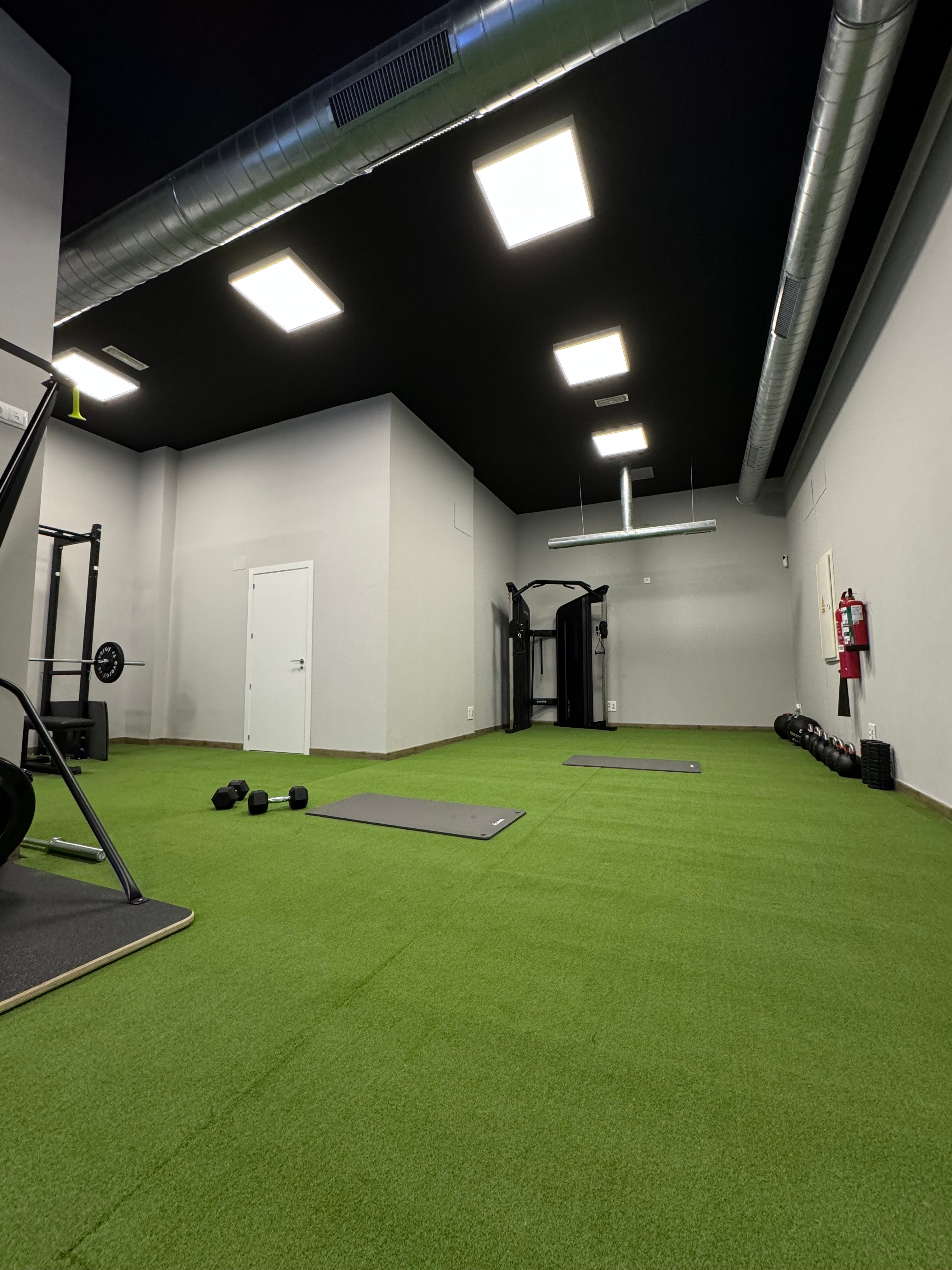 ¿Y si le regalas un par de sesiones en Training Boutique? Javier Carbajo, joven CEO de Badajoz, ofrece servicios de entrenamiento personal, nutrición y fisioterapia. Lo que más destaca de estos centros es su personal, altamente cualificado y con la capacidad de hacer sentir al cliente como en casa.