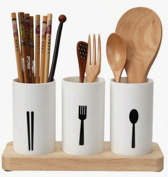 Todo lo que se nos ocurra ya está disponible en Shein. Para los papis amantes de la cocina no pueden perderse la enorme variedad que hay, como estos utensilios de madera y sus soportes.