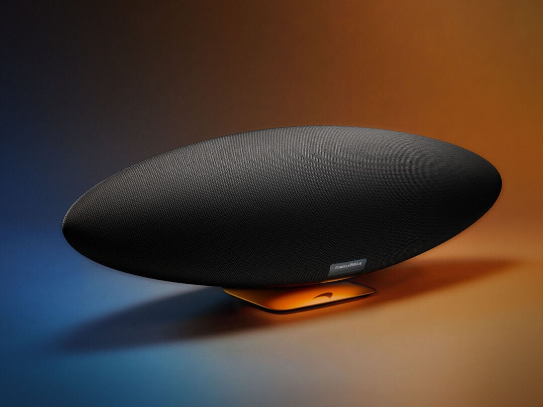 Celebrando la larga y galardonada relación entre Bowers & Wilkins y McLaren Automotive, el Zeppelin McLaren Edition fusiona un estilo inspirado en McLaren y un sonido inalámbrico de alto rendimiento.