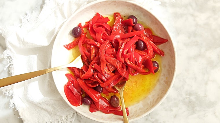 Ensalada de piquillos asados con ricotta: un entrante ligero y nutritivo