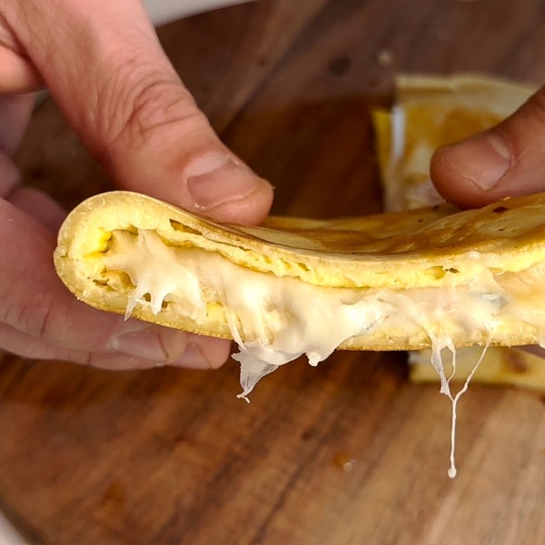 Crepe casera rellena de cuatro quesos: receta rápida y fácil