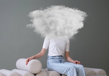 Vacío emocional o cuando nada te llena: cómo afrontar esta etapa insatisfactoria