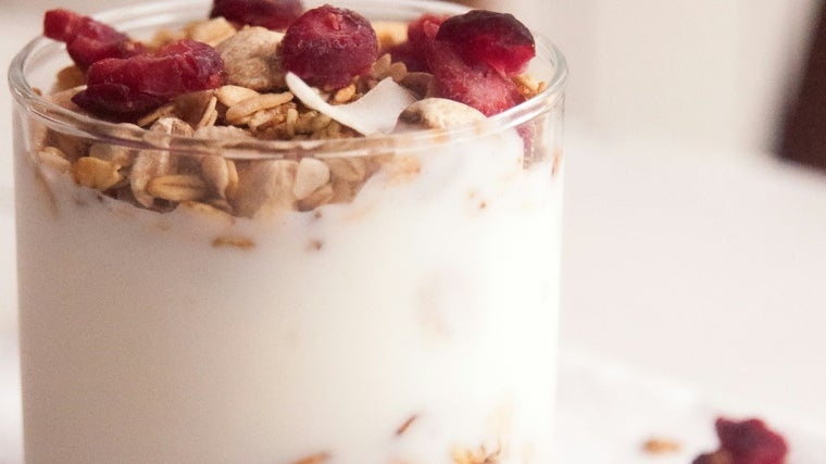 Yogur con frambuesas.