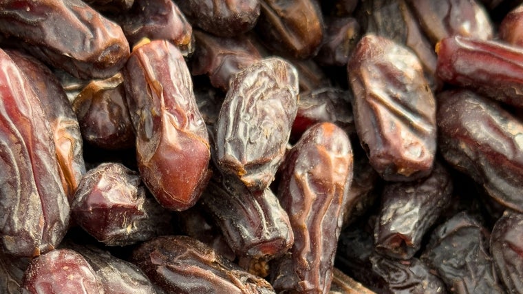 Los dátiles son buen snack para comer durante una ruta de senderismo.