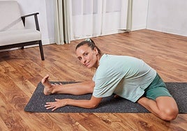 Los estiramientos que debes hacer tras un viaje largo para evitar dolores y molestias