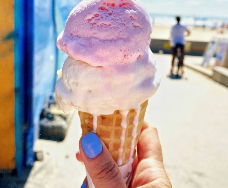 El consumo frecuente de helados industriales puede contribuir al aumento de peso.