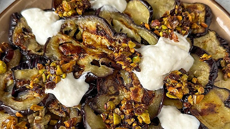 Carpaccio de berenjena y burrata.