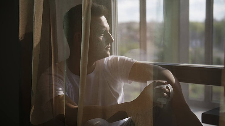 Los efectos de la soledad no deseada son físicos, mentales y emocionales.