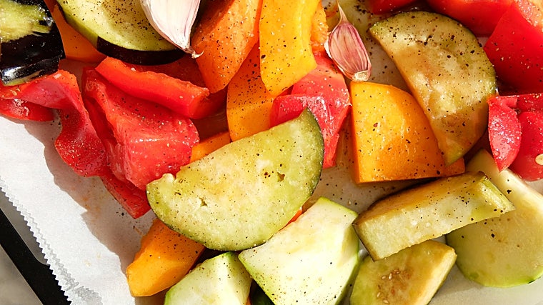 Pasta con salsa de vegetales asados y avellanas: paso a paso para esta receta original