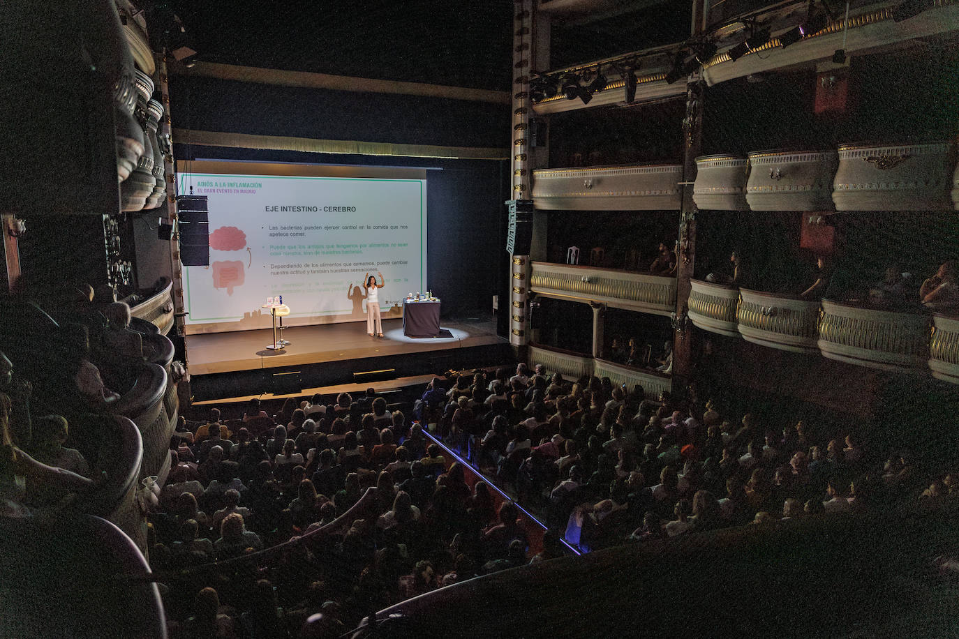 A lo largo de las hora y media de duración del evento la nutricionista Sandra Moñino explicó cuáles son las claves para prevenir las enfermedades cuidando la alimentación y los hábitos saludables y animó al público a proteger su salud haciendo pequeños cambios en su día a día. 