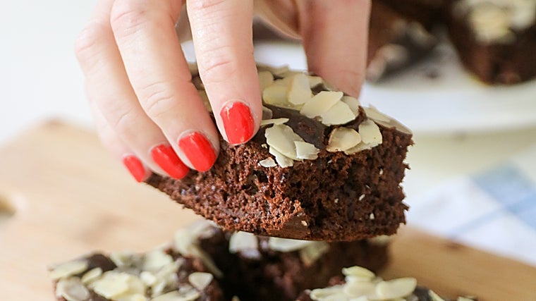 Así puedes hacer un brownie saludable.
