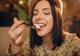 Por qué se siente antojo de comer dulces a todas horas