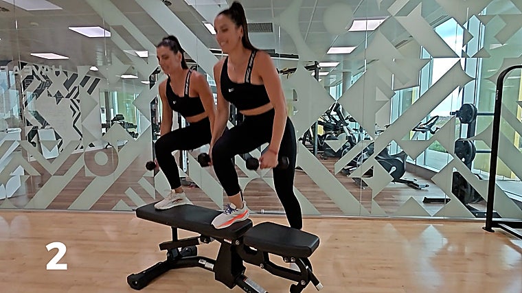 Los ejercicios que reducen la grasa que se acumula en las rodillas y afea las piernas