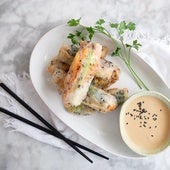 Rollitos de papel de arroz y vegetales: la original y sencilla receta para sorprender en la mesa