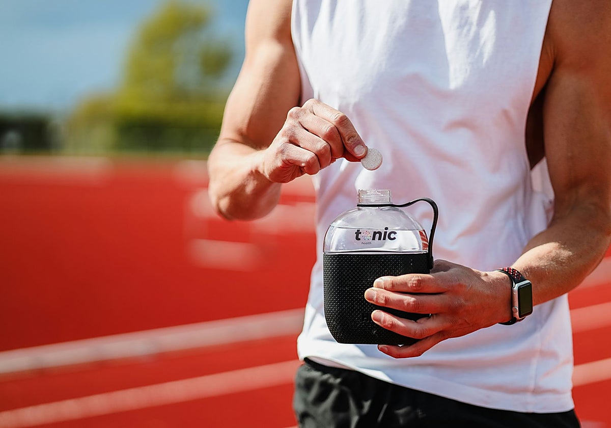 Después del deporte intenso conviene hidratarse.