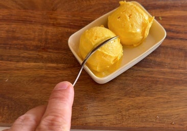 Helado cremoso de mango, el postre que querrás preparar casi a diario este verano