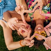 Belén Colomina, psicóloga: «Aumentar nuestra conexión con los demás no implica forzarse a ser más extrovertido, sino aprender a estar presente»