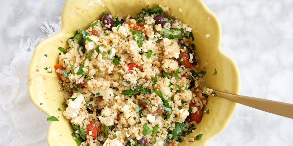 Ensalada de bulgur, feta y tomate, la receta vegetariana perfecta para el verano