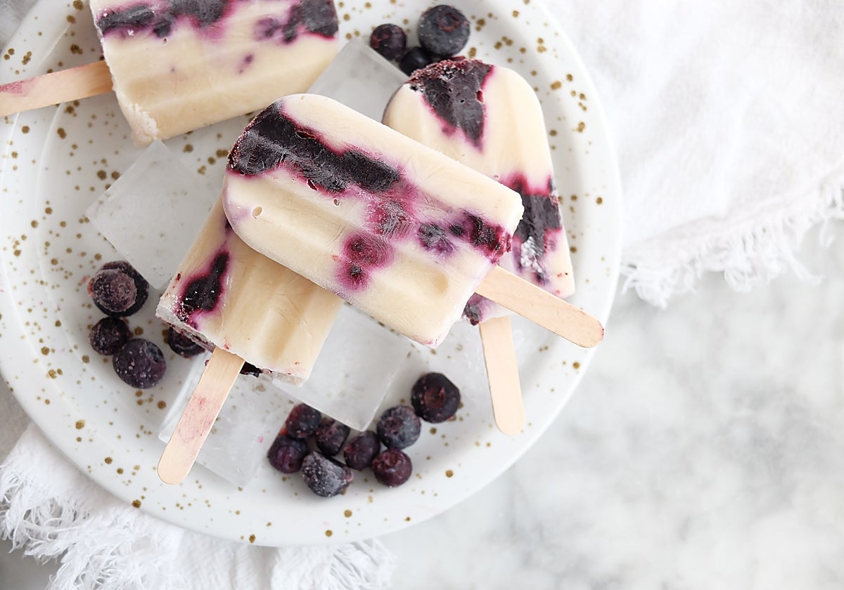 Helado de coco y arándanos: el snack que querrás a cualquier hora para refrescarte