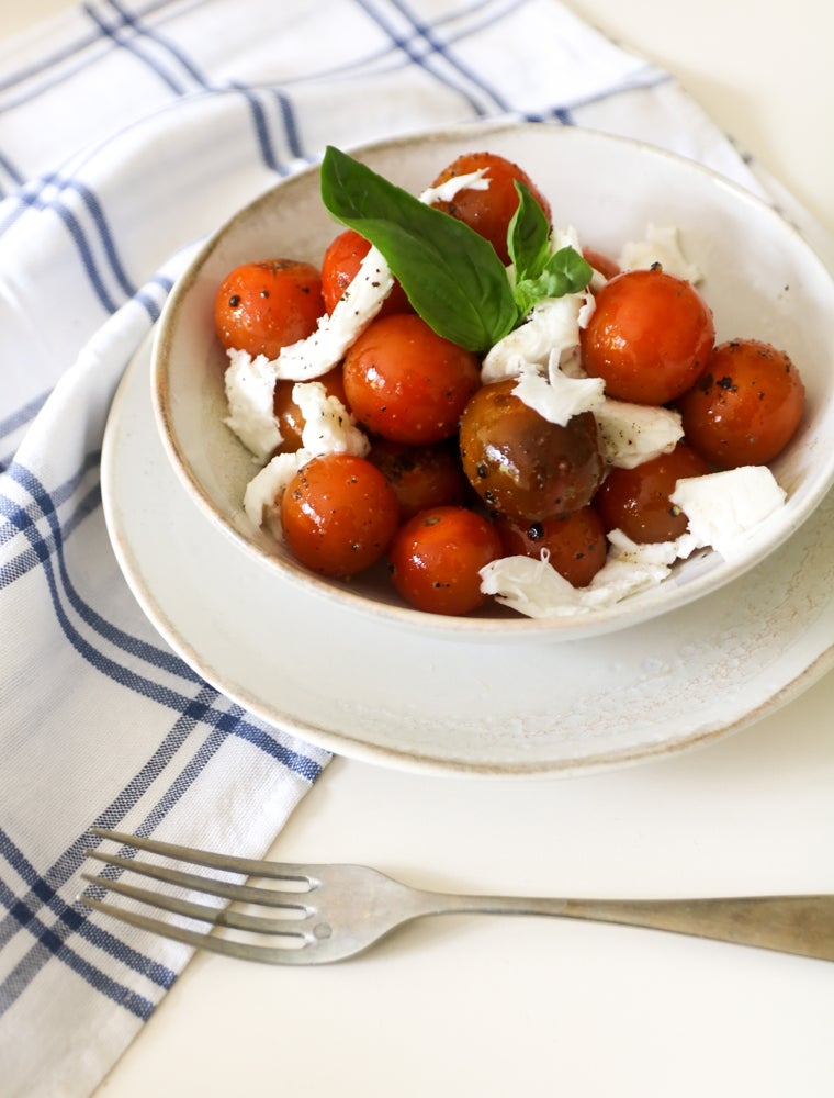Ensalada de burrata y tomates cherry