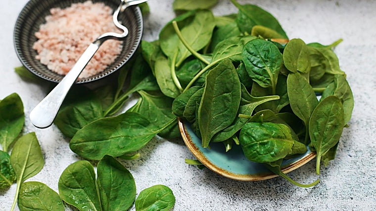Las verduras de hoja verde alimentos imprescindibles en las dietas saludables