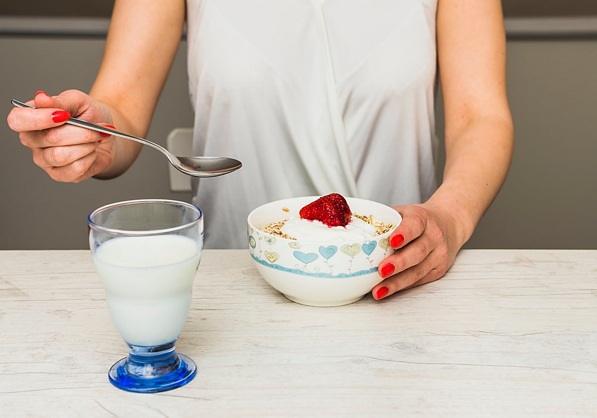 El yogur es un alimento rico en nutrientes