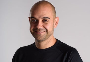 Juanma Ortega, fisioterapeuta: «Más del 80% de los dolores lumbares tienen su origen en las piernas, no en la espalda»