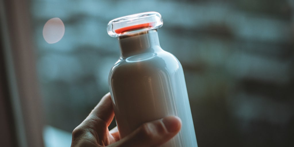 Bebidas vegetales: ¿Son realmente una buena opción? Qué revisar para consumir las más saludables