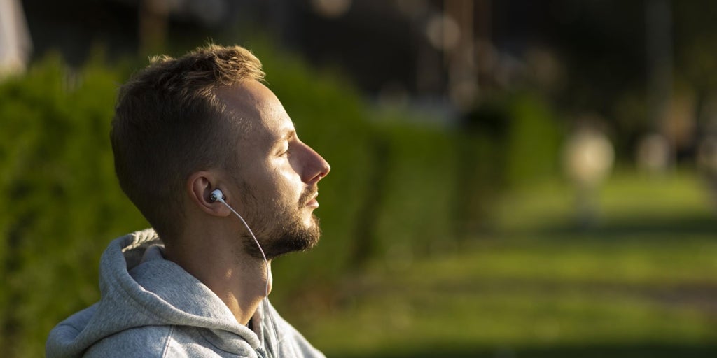 Cómo usar la respiración consciente para aliviar la carga mental