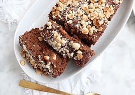 Bizcocho de cacao y almendras: el postre con antioxidantes para chuparse los dedos