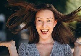 Qué comer para reducir la caída del pelo: nutrientes esenciales para que luzca sano y bonito