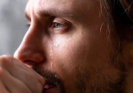 Álex Rovira, escritor, sobre reprimir las emociones: «El verdadero acto de valentía no está en ser fuerte y tragar, sino en ser auténtico y expresar adecuadamente»