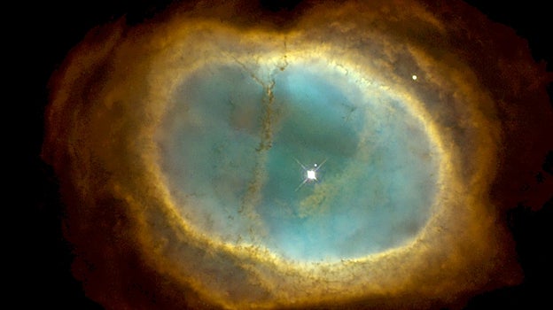 Imagen antes - Nebulosa de los anillos del Sur, fotografiada por el Hubble y por el James Webb