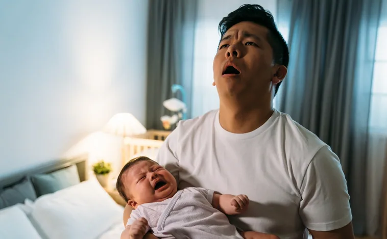 Para padres desesperados: la manera más eficaz de calmar y dormir a un bebé que llora, según la ciencia