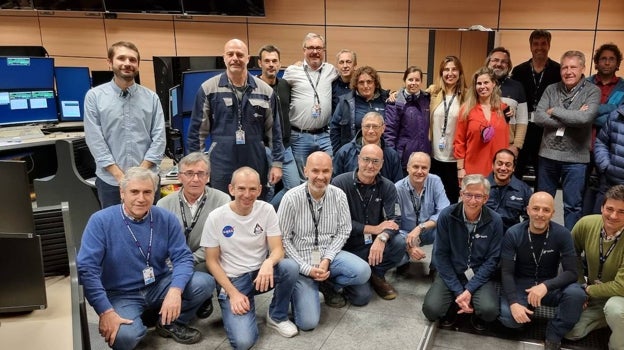 Foto del equipo conjunto de Operaciones, Mantenimiento y Gestión que ha soportado las actividades criticas de Artemis I en Robledo de Chavela