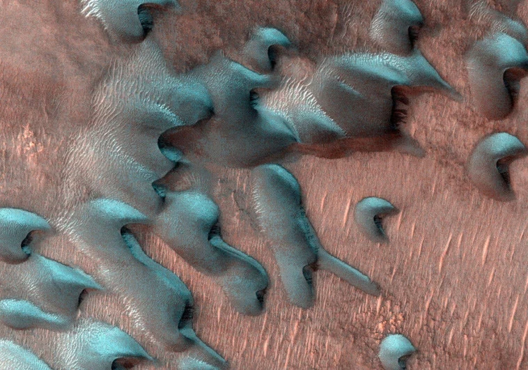 Este es el invierno en Marte: nieve en forma de cubo y hielo seco