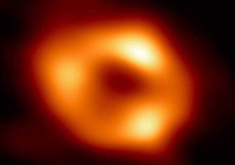 Sugieren que los agujeros negros podrían ser la fuente de la Energía Oscura