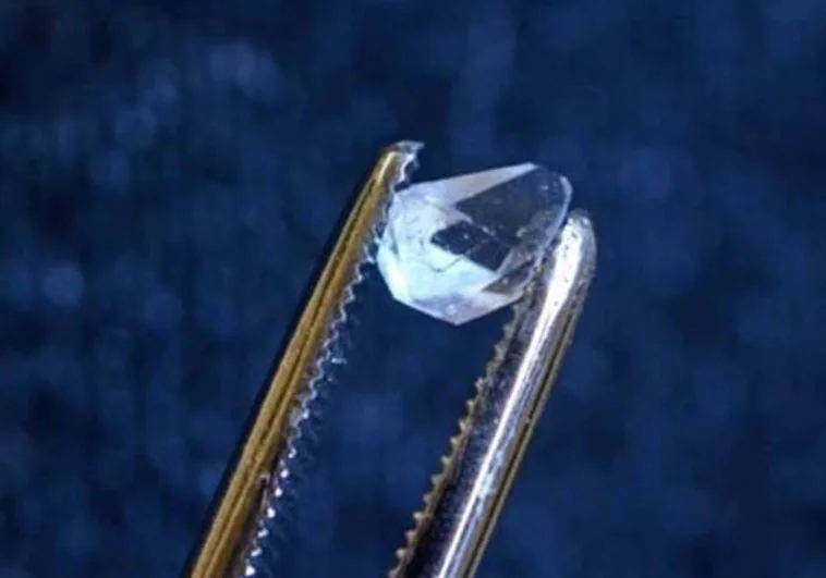 ¿Por qué el cristal es transparente?