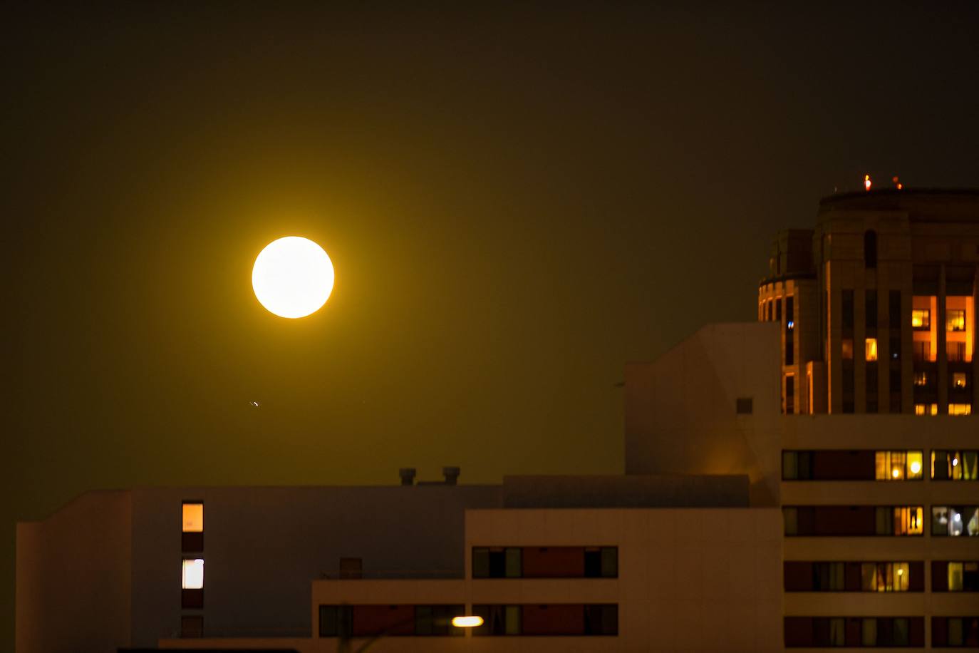 La Superluna Azul en Los Ángeles, California