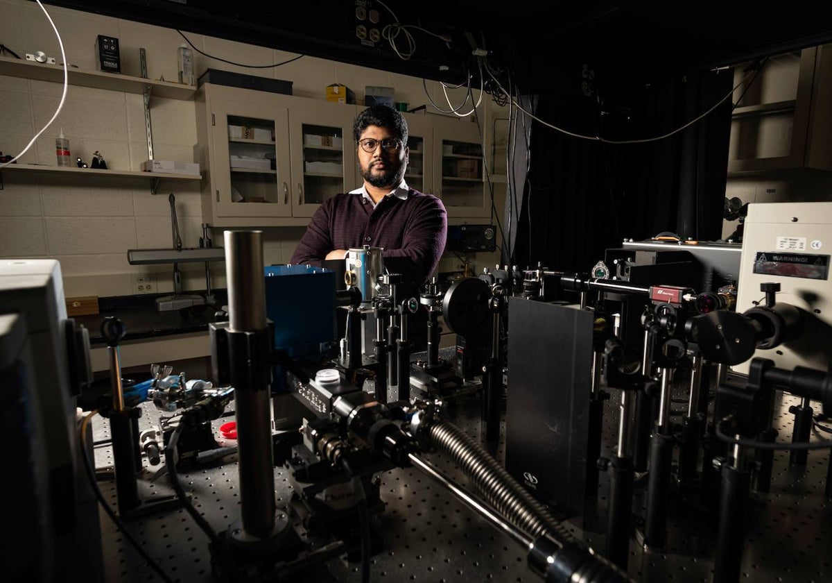 Ranga Dias, físico de la Universidad de Rochester, dijo haber logrado la superconductividad a temperatura ambiente, un hito científico, pero utilizó datos inventados