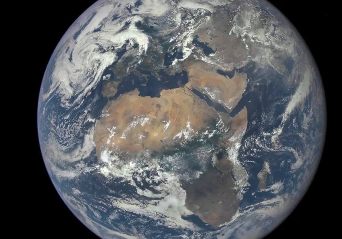 Cada 8,5 años una anomalía misteriosa en el núcleo terrestre altera la duración del día 1 Mucho de lo que sucede en la superficie de la Tierra se origina en el núcleo, a miles de km de profundidad