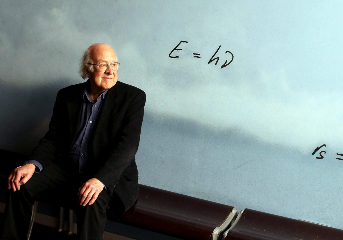 Muere Peter Higgs, el físico que descubrió el bosón de Higgs, conocido (a  su pesar) como la 'partícula de Dios'