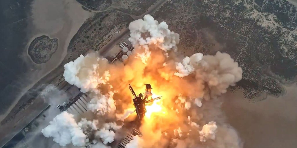 Starship, el megacoete con el que Elon Musk quiere ir a Marte, hace historia y sobrevive al reingreso atmosférico