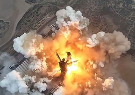 Starship, el megacohete con el que Elon Musk quiere ir a Marte, hace historia y logra sobrevivir  a la reentrada atmosférica