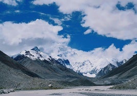 Un río está 'empujando' el Everest hacia arriba, haciéndolo cada vez más alto