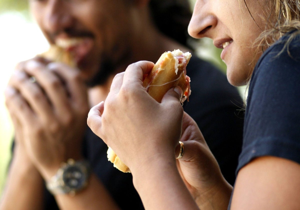 Una pareja come un bocadillo