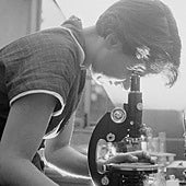 La primera fotógrafa del ADN cuyo nombre fue borrado de la historia