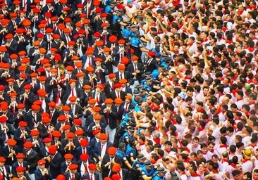 Explican cómo se mueve la multitud en el chupinazo de San Fermín y por qué no ocurre una desgracia